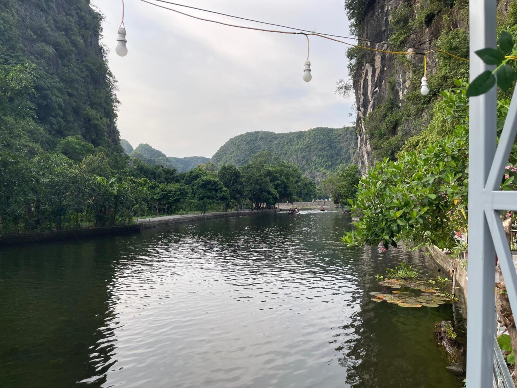 Tam Coc Serene Деревянный коттедж *